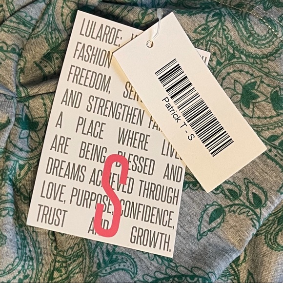 NWT LuLaRoe Patrick Top with paisley like pattern - Picture 3 of 8